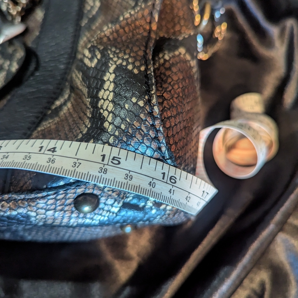 Chic Snakeskin Pattern Tote Bag - image 2